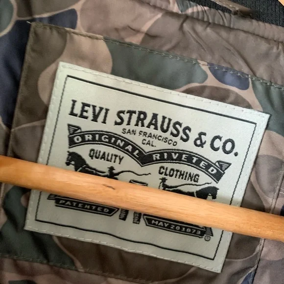 Fluffy Levi’s Jacket - Picture 3 of 5